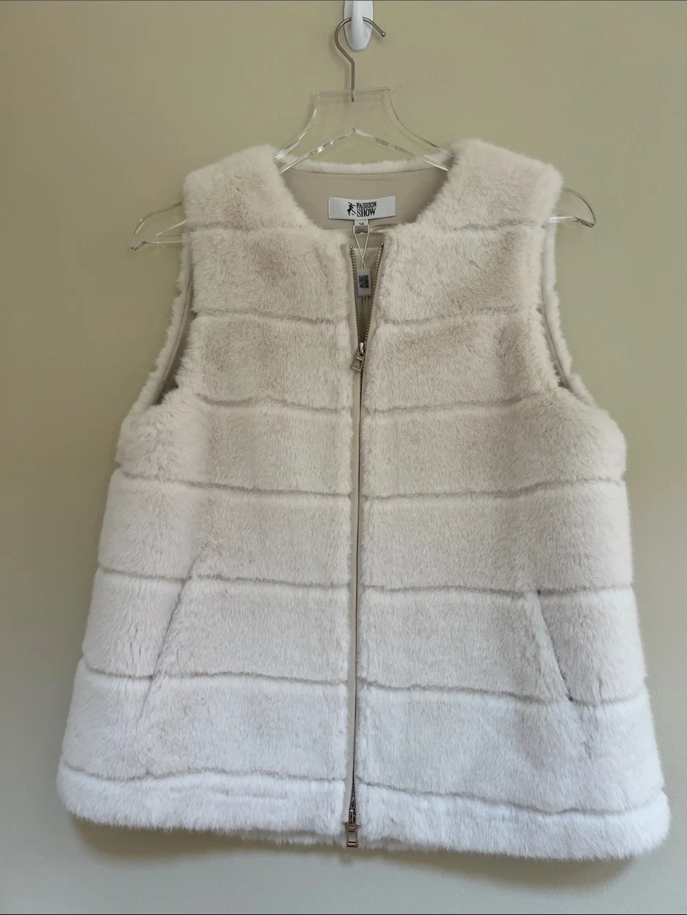 Leather Faux Fur Vest in Light Cream M - Picture 6 of 10